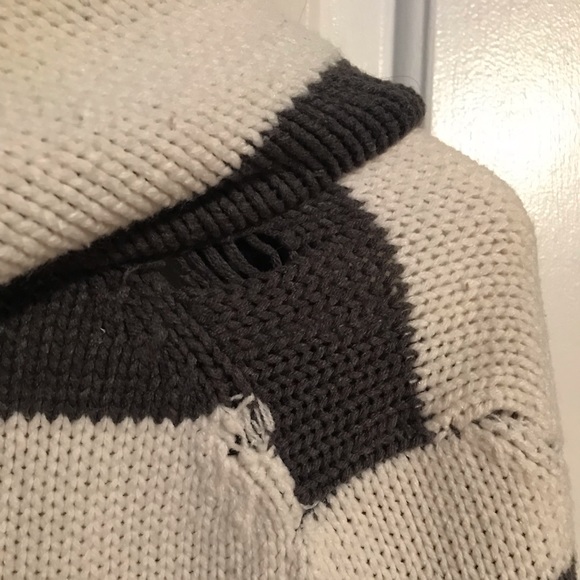 Kirra stripped buttoned up sweater w/fur hood - Picture 3 of 3